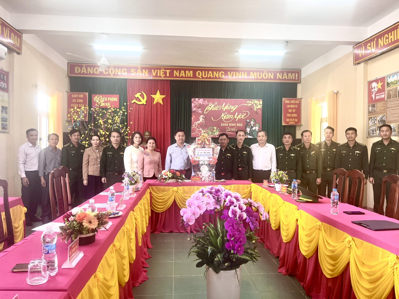 Thường trực HĐND tỉnh thăm, chúc Tết và tặng quà các đơn vị, cá nhân nhân dịp Tết Nguyên đán Bính Ngọ 2026